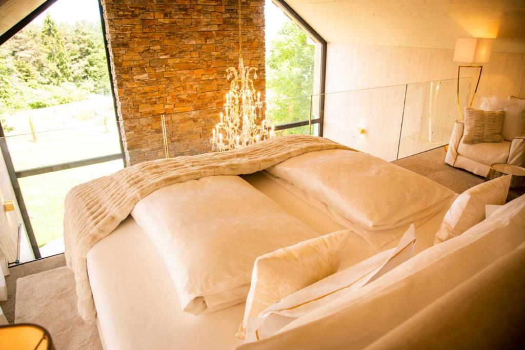 Golden Hill Country Chalets & Suites Waldschach Eksteriør billede