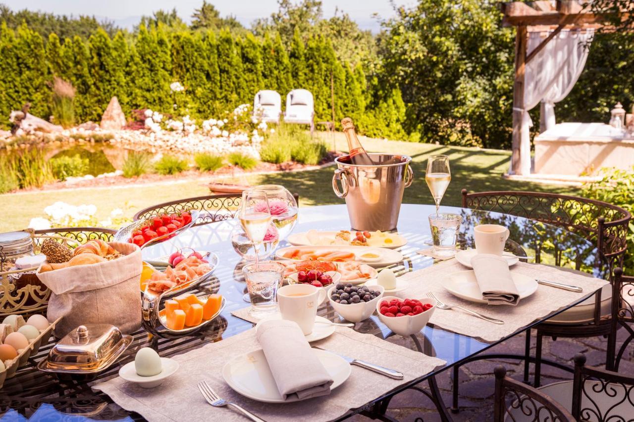 Golden Hill Country Chalets & Suites Waldschach Eksteriør billede
